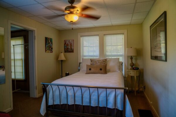 Bedroom 1: Queen Bed
