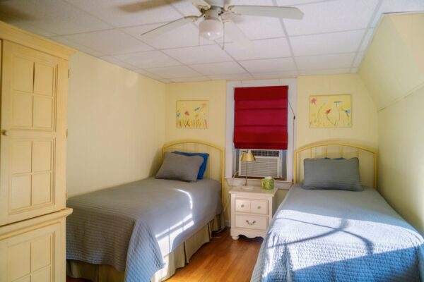 Bedroom 4: Two Twins